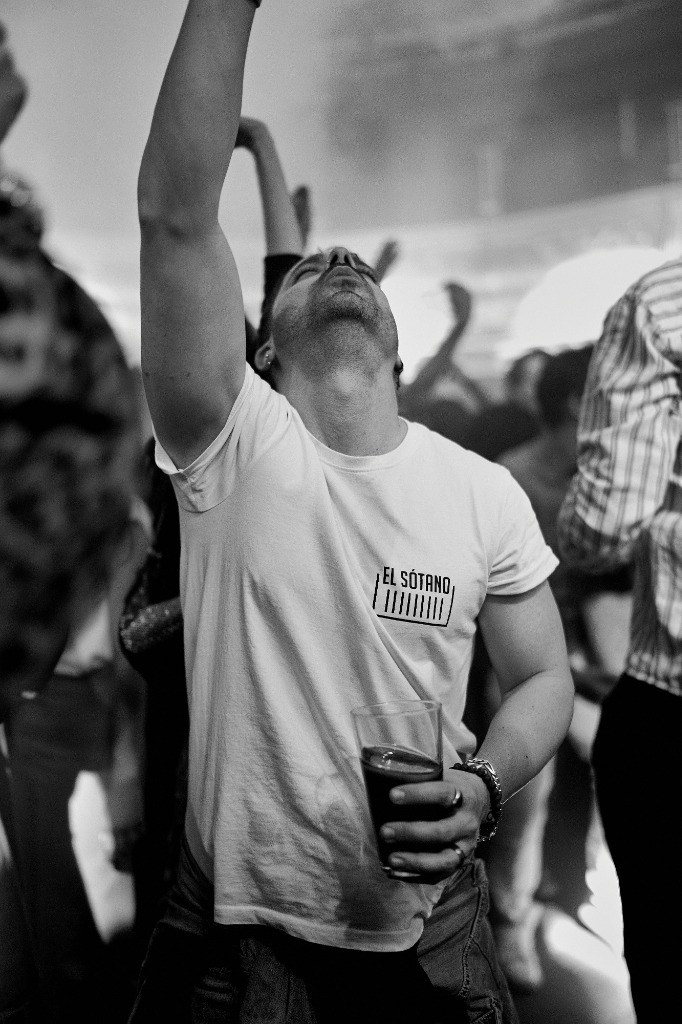 Ambiente club indie en Zebra Tardeo Club